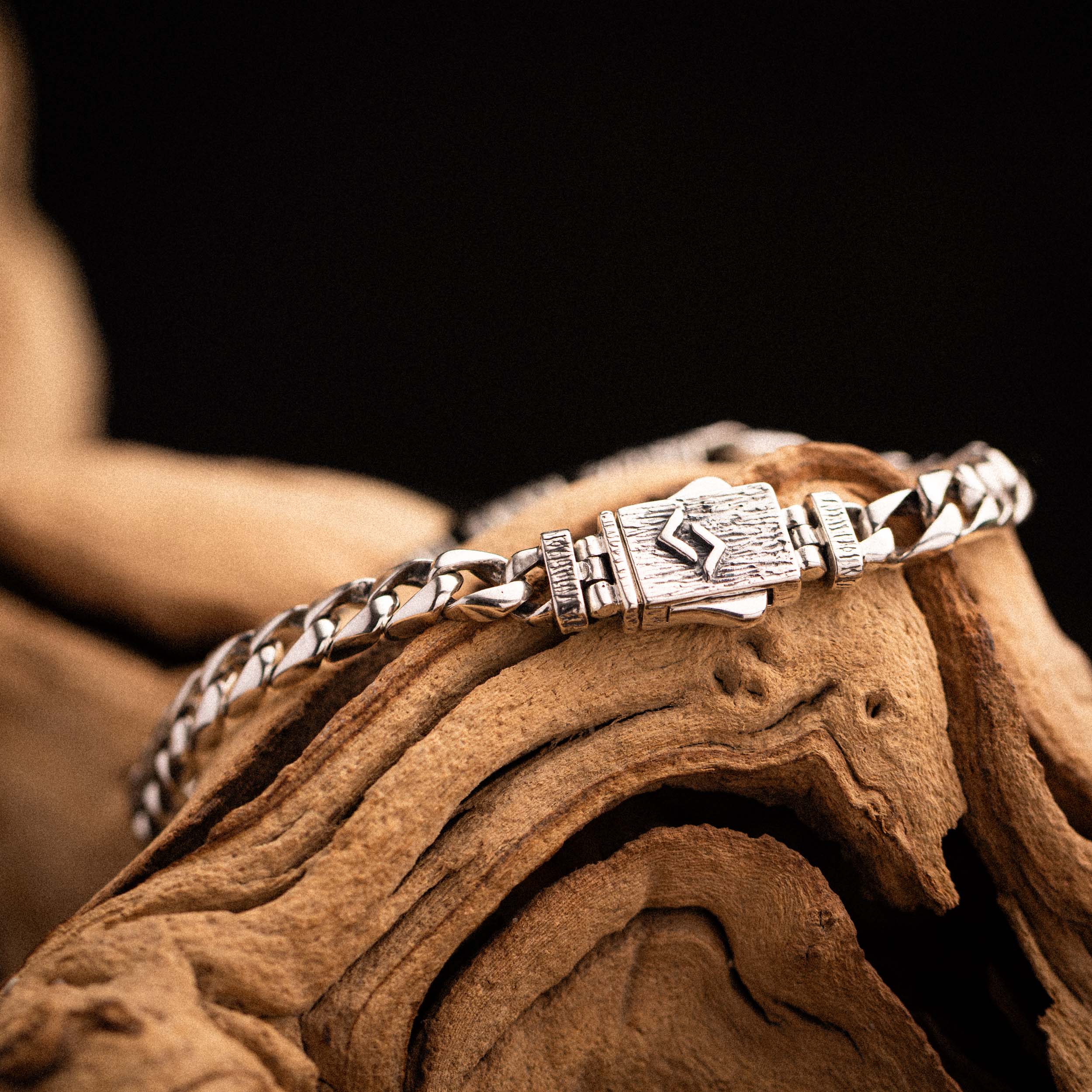 Transience x JJ Julius Son – Clocks and Colours